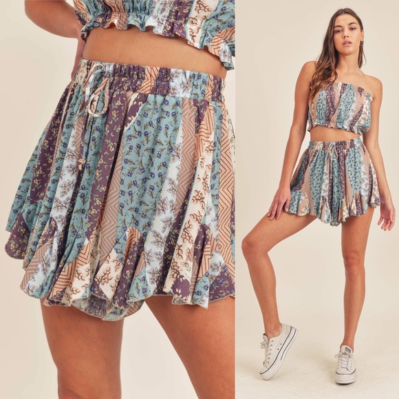 Do Not Disturb Paisley Print Shorts - Picture 3 of 5